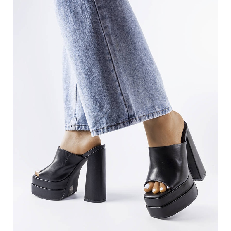 Svarta högklackade rutschbanor från Mertzon 1