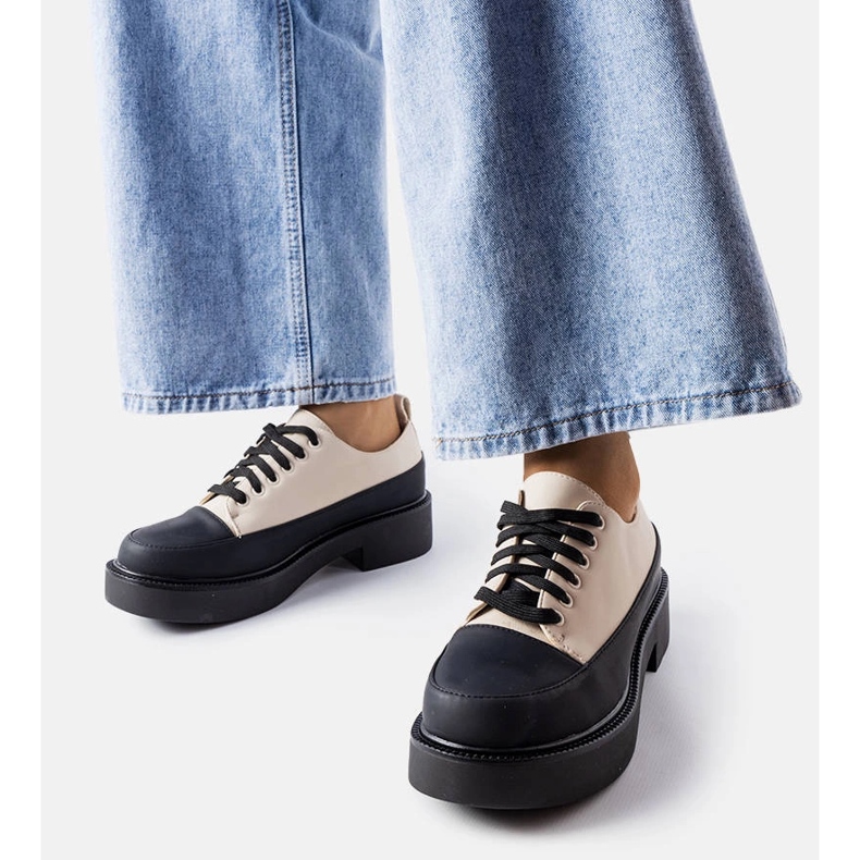 Beige platta skor från Merico 1