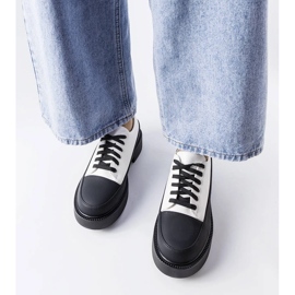 Vita platta skor från Merico 1