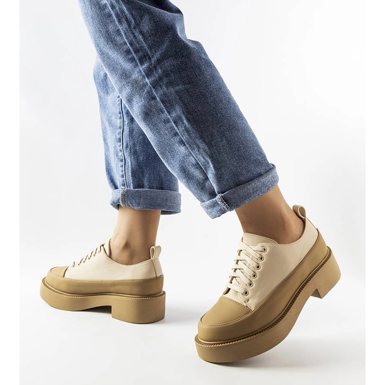 Mörkbeige platta skor från Merico 1