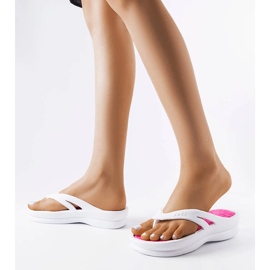 Isla ljusa vita flip-flops 2