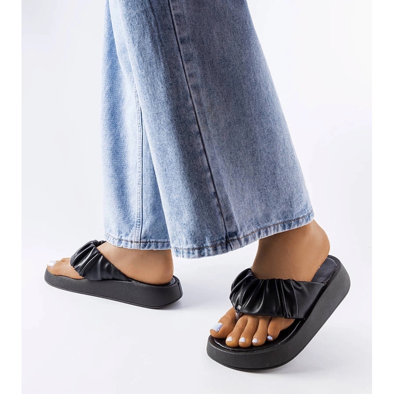 Svarta floppar med rynka 2