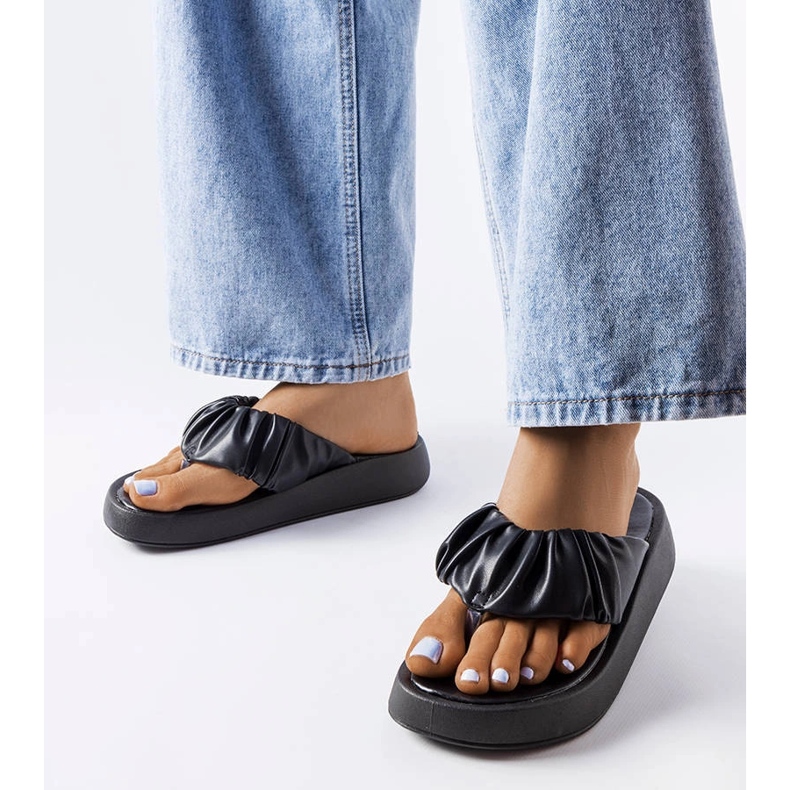 Svarta floppar med rynka 1