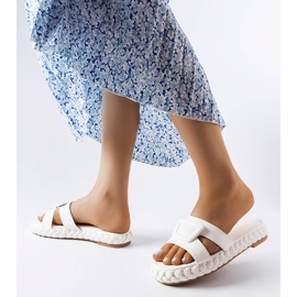 Francesco vita tofflor på plattformen 2