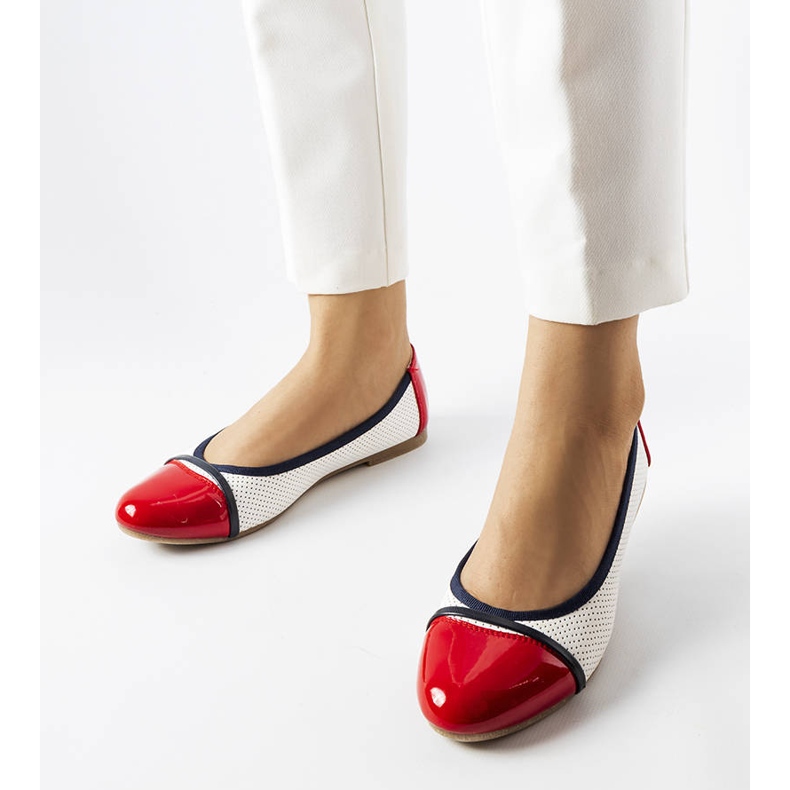 Röda och vita ballerinor från Colombo 1