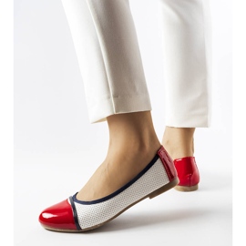 Röda och vita ballerinor från Colombo 2