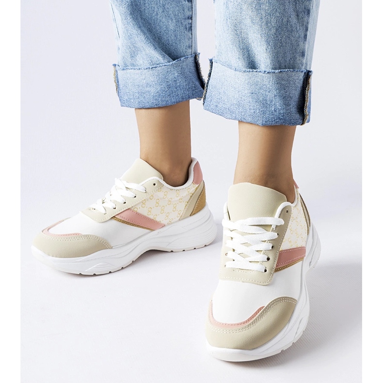 Inna Beige och vita sneakers med en guldfärgad accent 1