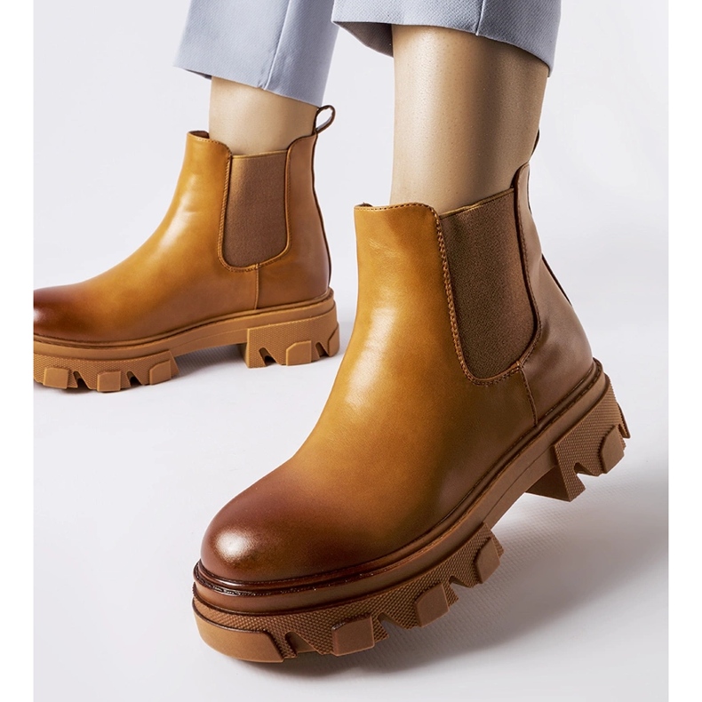 Bruna massiva slip-on ankelboots från Castell 1