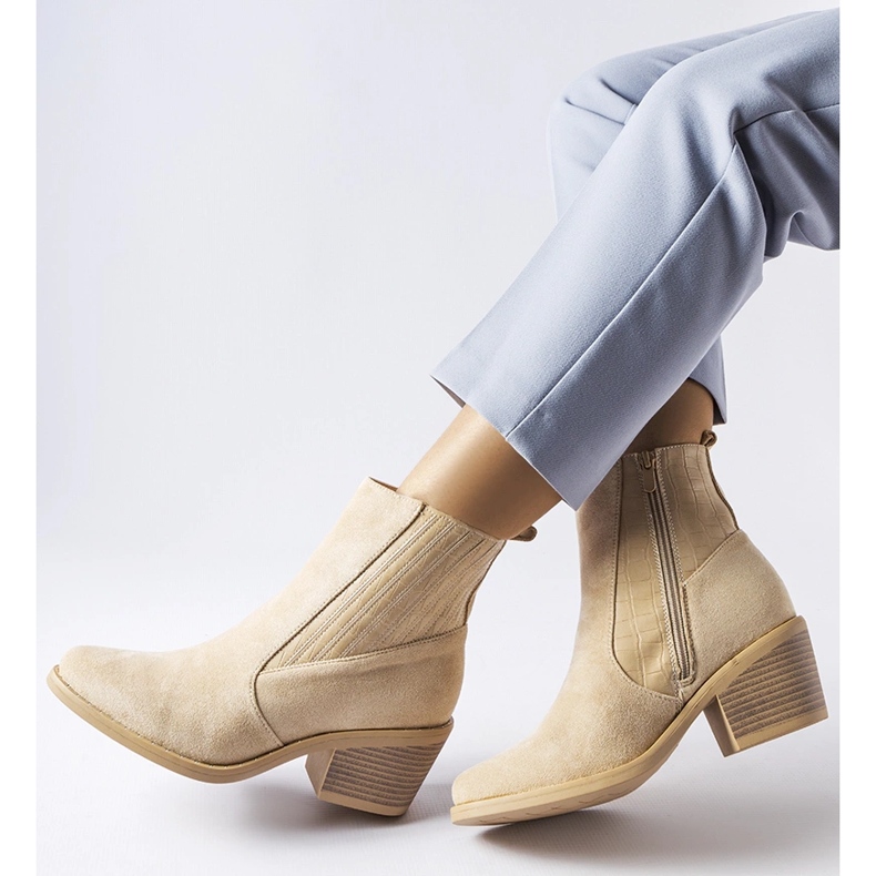 Beige stövlar i ekomocka med låg klack Sovere 1