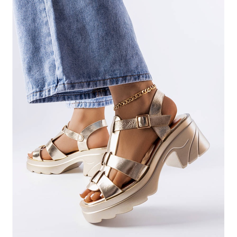 BM Sandaler med stilettklack i solnedgång i guld gyllene 2