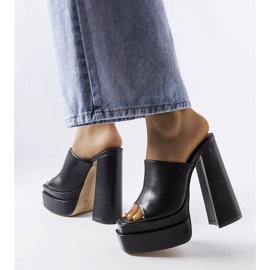 BM Svarta högklackade sandaler från Mercure 1