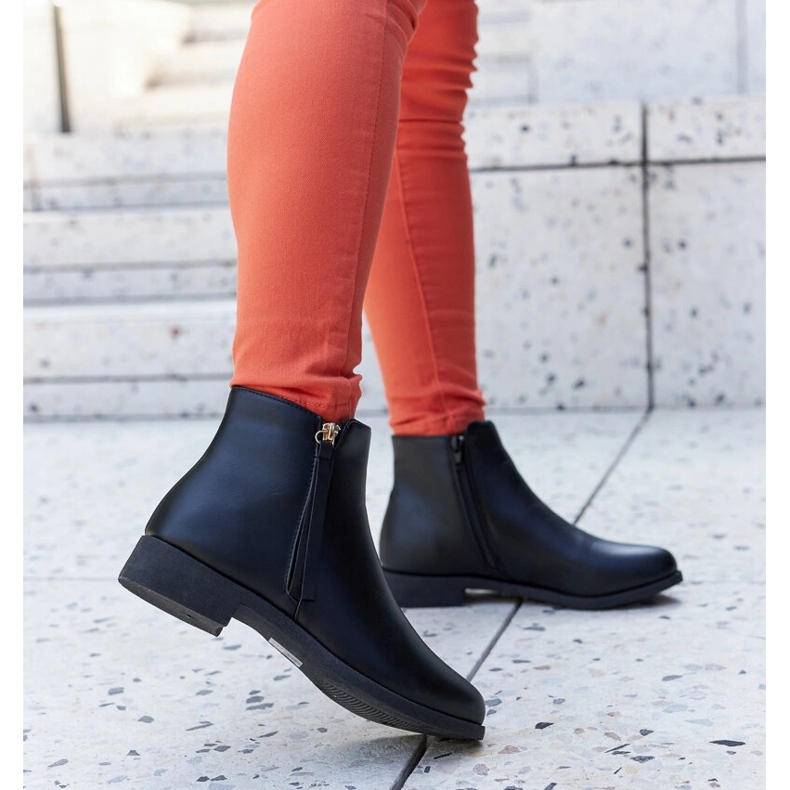 Paien svarta isolerade platta ankelstövlar 2