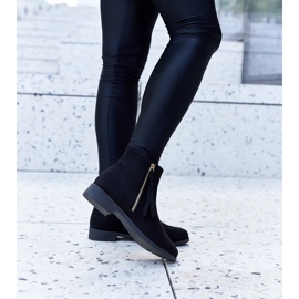 Svarta isolerade stövlar i eko-mocka från Paien 1