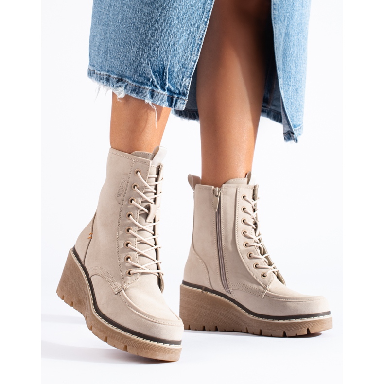 Goodin Beige Shelovet kilstövlar med snörning 1