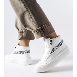 Vita isolerade sneakers Big Star MM274009 1