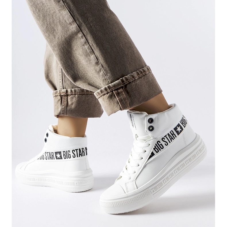 Vita isolerade sneakers Big Star MM274009 1