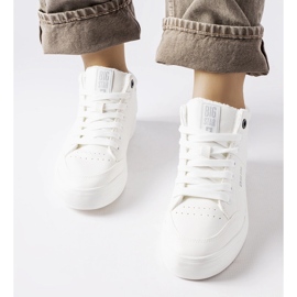 Vita isolerade sneakers Big Star EE274352 1