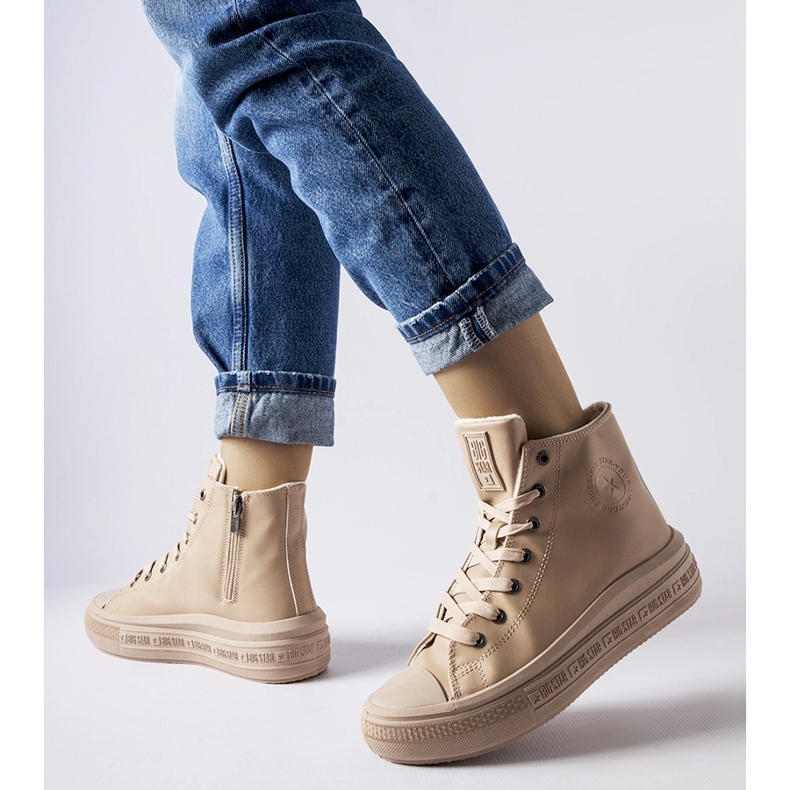 Beige isolerade sneakers Big Star MM274022 1