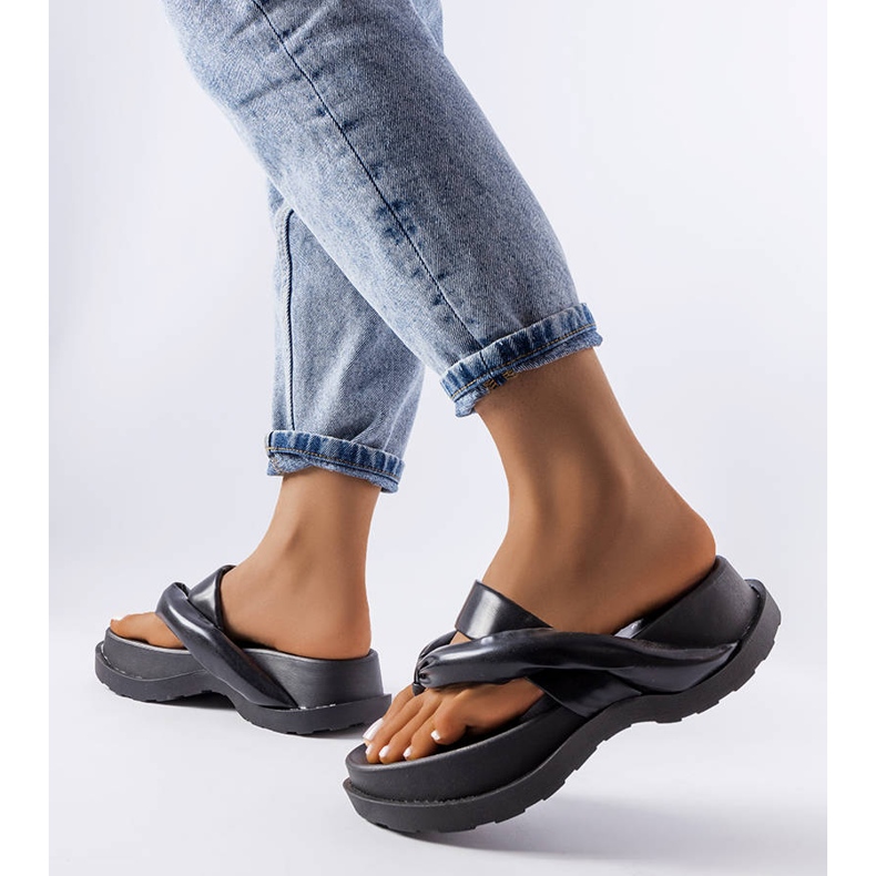 BM Svarta platåsandaler från Lachapelle 2