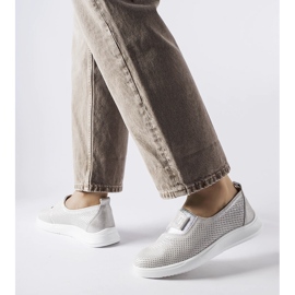 Ethels sneakers i silver perforerat läder 1