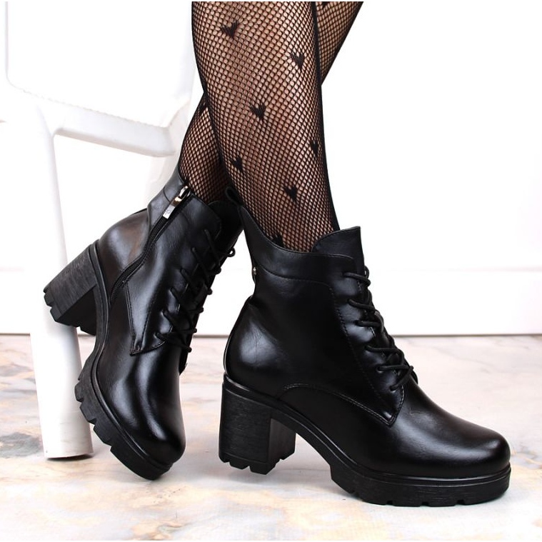 Isolerade stövlar och plattform Potocki W WOL188 svart 1