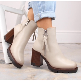 Isolerade stövlar och plattform för kvinnor, beige Vinceza 58103 1