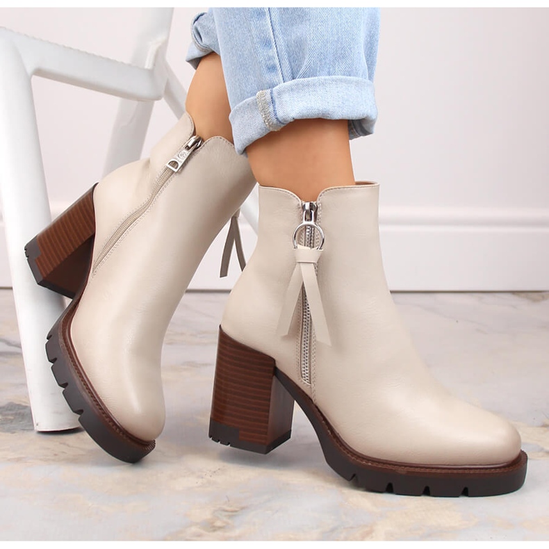 Isolerade stövlar och plattform för kvinnor, beige Vinceza 58103 1