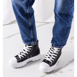 Svarta sneakers på Curley-plattformen 1