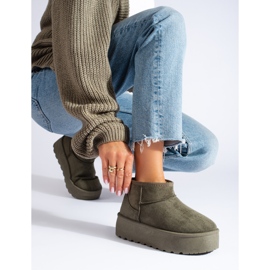 Gröna snöstövlar på Shelovet-plattformen 1