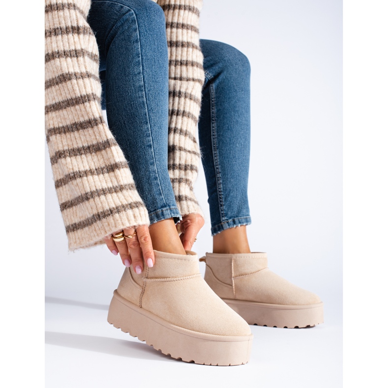 Beige korta snöstövlar på Shelovet-plattformen 1
