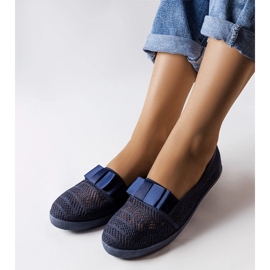 Marinblå Zorda genombrutna sneakers 1