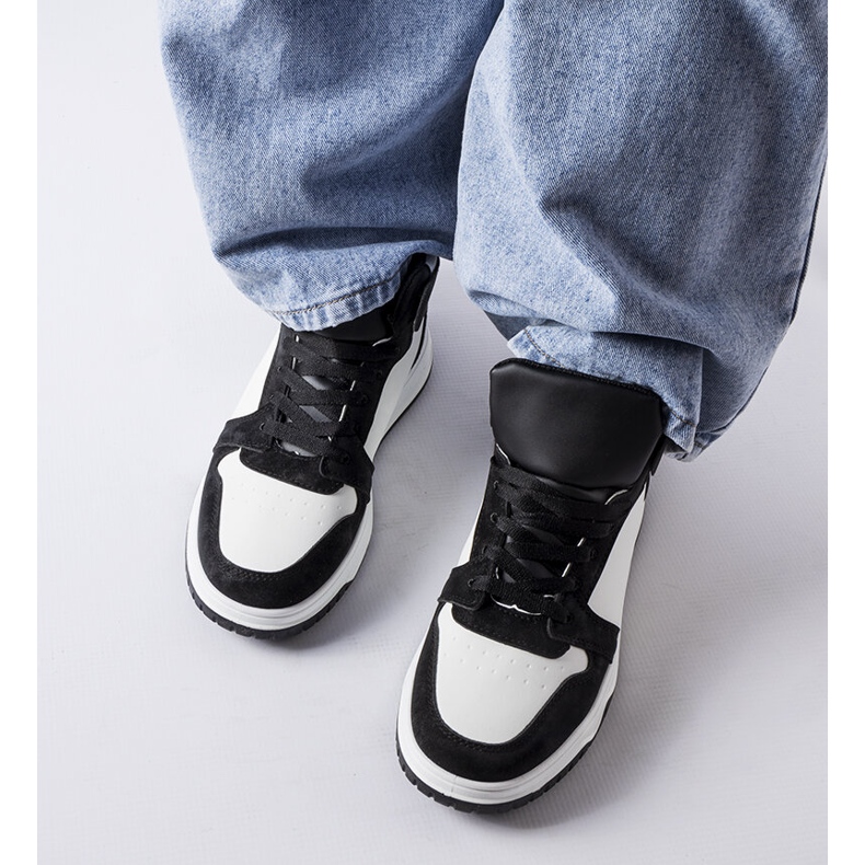 Elizabeth svarta high top sneakers 1