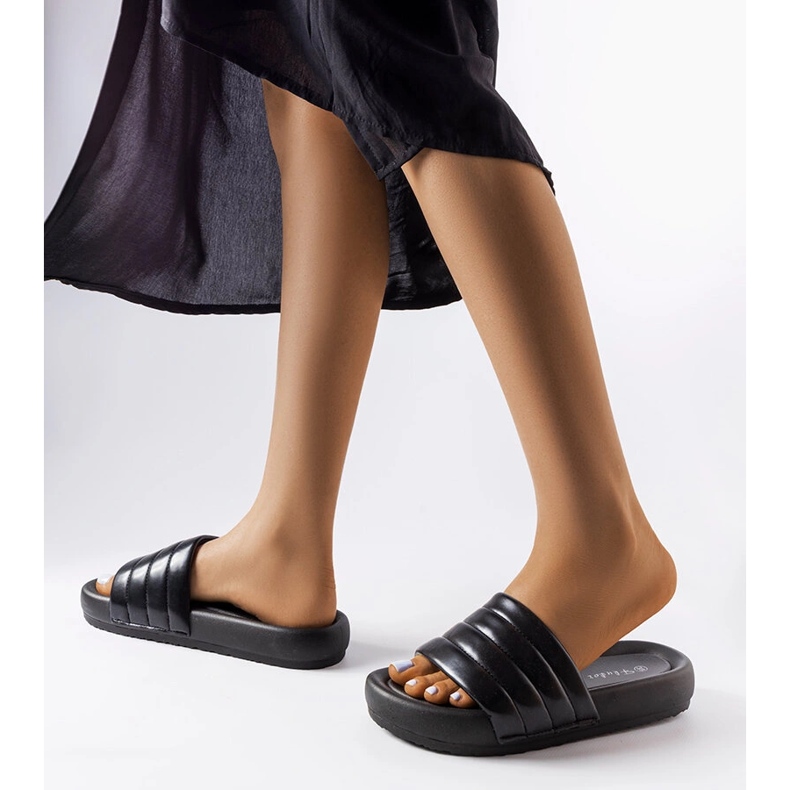 Svarta casual rutschkanor från Skillen 1