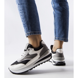 Inna Svarta och vita platåsneakers från Doirons 1