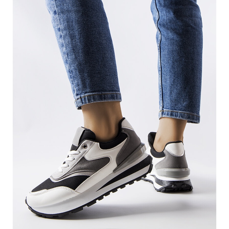 Inna Svarta och vita platåsneakers från Doirons 1