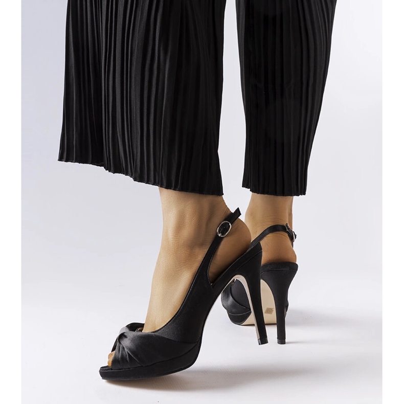 Svarta högklackade sandaler från Crispin 1