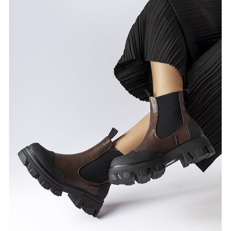 Mörkbruna slip-on boots från Sibyla 1