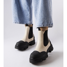 Beige och svarta slip-on boots från Sibyla 1