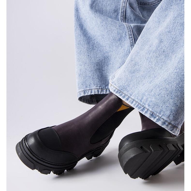 Svarta och lila slip-on boots från Sibyla purpur 2