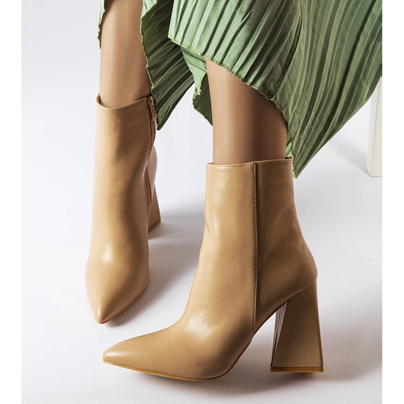 Beige stövletter från Abelina 1