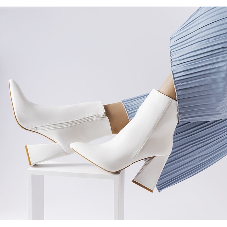 Vita stövletter från Abelina 1