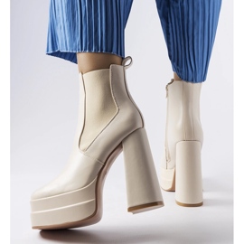 Beiga högklackade stövlar från Copertino beige 1