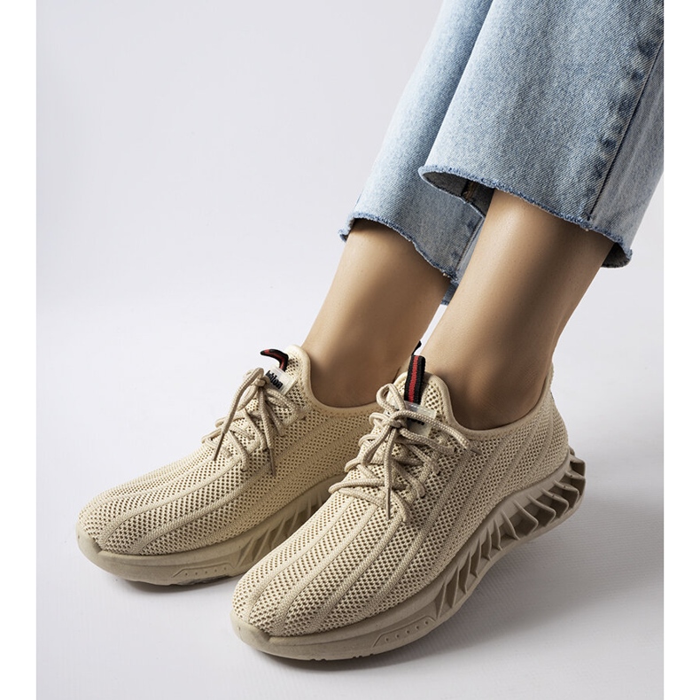 Beige slip-on skor med spets 1