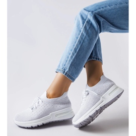 Inna Vita sneakers dekorerade med en silvertråd från Randolph 1