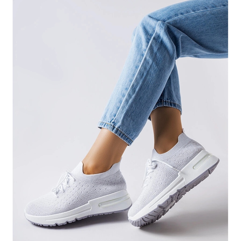 Inna Vita sneakers dekorerade med en silvertråd från Randolph 1