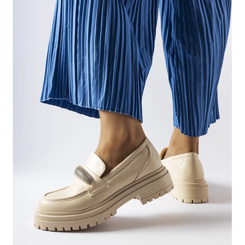 Beige mockasiner med strass från Hartford 1