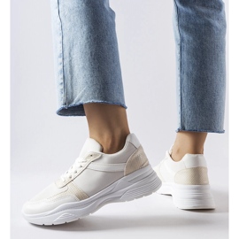 Vita sneakers med ormskinnsaccenter från Diego 1