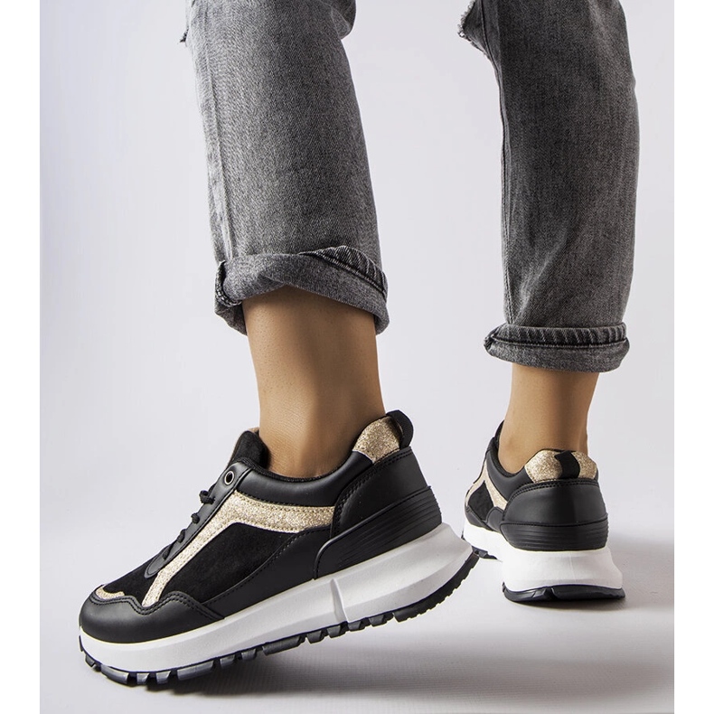 Inna Svarta sneakers med glitterdekor från Busso 2