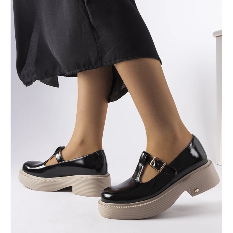 Inna Karino svartlackade skor 1