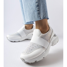 Vita sneakers med silverdekorationer från Milea 1